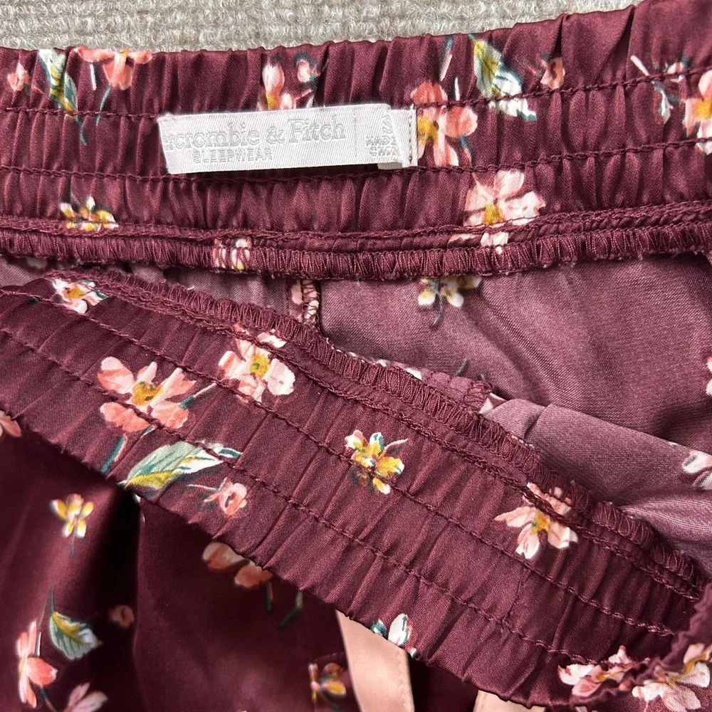 Abercrombie & Fitch Pajamas Womens S/M Burgundy Floral Satin‎ Cami Shorts Set